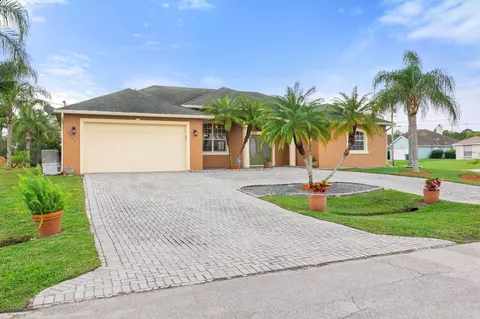 2202 SW Haycraft Cir, Port Saint Lucie, FL 34953