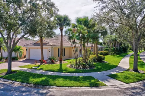 9014 SE Hawks Nest Ct, Hobe Sound, FL 33455
