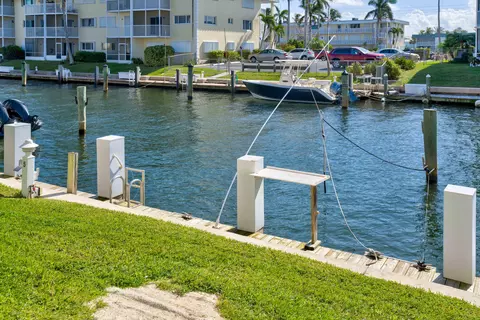 110 Shore Ct #208, North Palm Beach, FL 33408