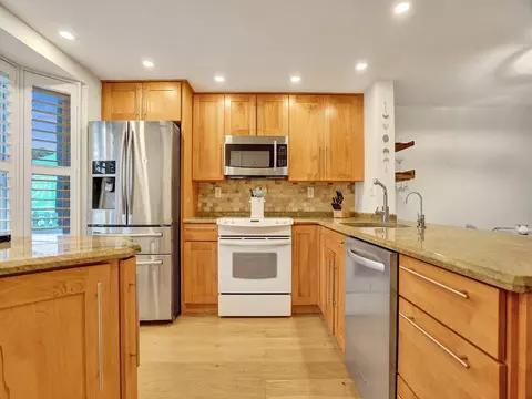 2813 NE 15th St, Pompano Beach, FL 33062
