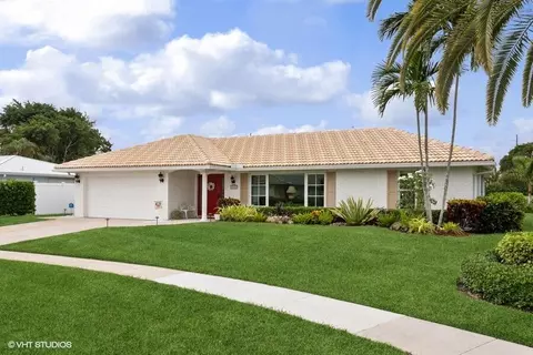 22102 Serenata Cir E, Boca Raton, FL 33433