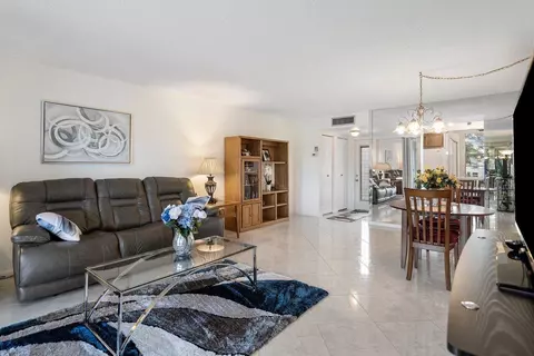 15 Willowbrook Ln #201, Delray Beach, FL 33446