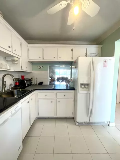 1035 Country Club Dr #109, Margate, FL 33063