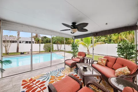 9240 Bracelet Dr, Lake Worth, FL 33467