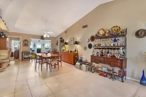 6250 Olivewood Cir, Greenacres, FL 33463