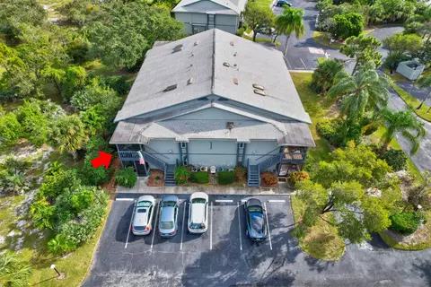 8420 SE Croft Cir #E-8, Hobe Sound, FL 33455