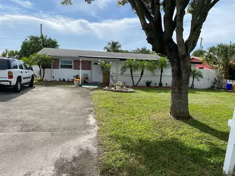 2862 Apalachee Rd, Palm Springs, FL 33406