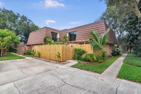 620 6th Ln, Palm Beach Gardens, FL 33418