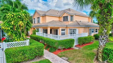 5512 Boynton Gardens Dr, Boynton Beach, FL 33437