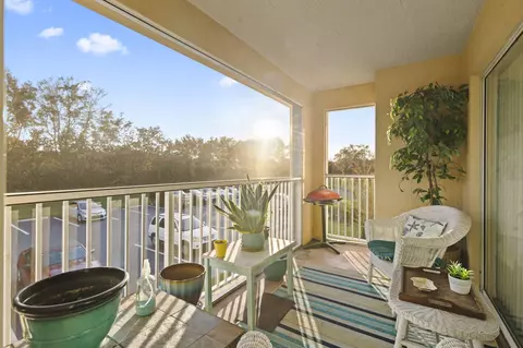 1590 S 42nd Cir #203, Vero Beach, FL 32967
