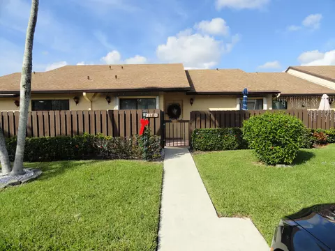 817 Sky Pine Way #D, Greenacres, FL 33415