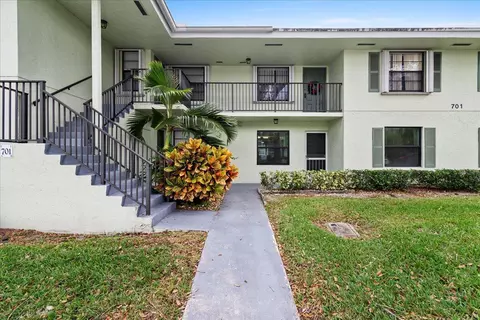 701 Sabal Ridge Cir #B, Palm Beach Gardens, FL 33418