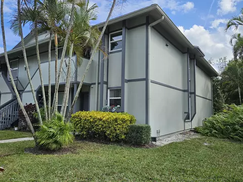 8419 SE Croft Cir #F-1, Hobe Sound, FL 33455