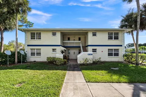 1522 SE Royal Green Cir #201, Port Saint Lucie, FL 34952