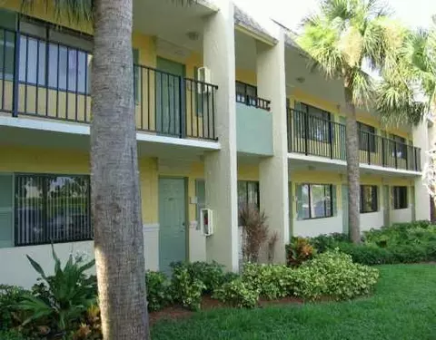 1429 Meadows Cir W, Boynton Beach, FL 33436
