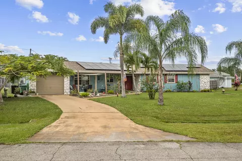 2574 SE Marseille St, Port Saint Lucie, FL 34952