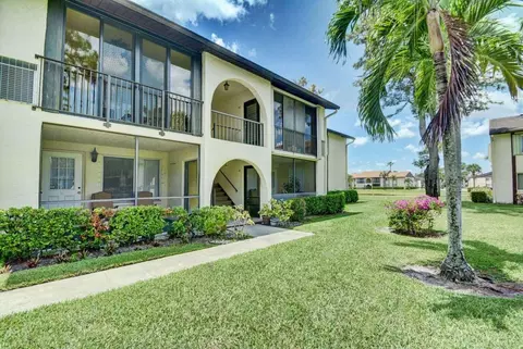 3561 Pine Tree Ct #C-1, Greenacres, FL 33463