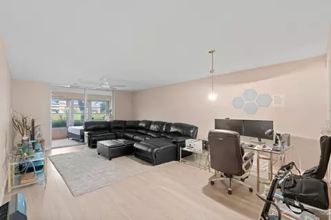 7300 Lake Cir Dr #105, Margate, FL 33063