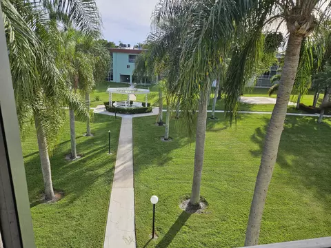 3300 Springdale Blvd #3A, Palm Springs, FL 33461