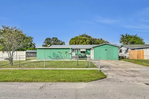 3895 Chickasha Rd, Lake Worth, FL 33462