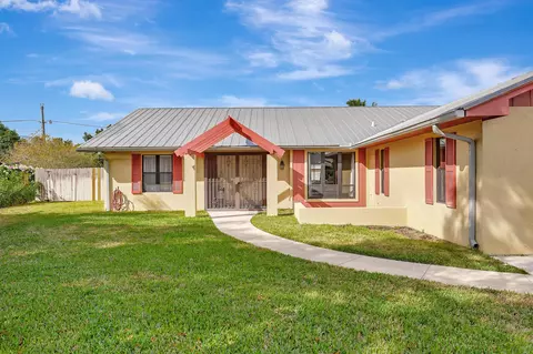123 NE Caprona Ave, Saint Lucie West, FL 34983