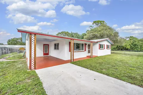 908 Skylark Dr, Fort Pierce, FL 34982