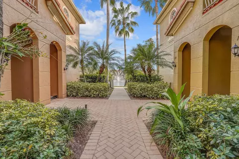 4890 Bonsai Cir UNIT 200, Palm Beach Gardens, FL 33418