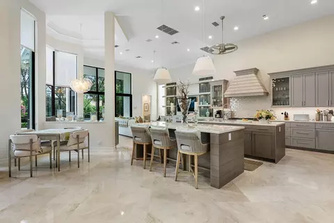 104 Saint Martin Dr, Palm Beach Gardens, FL 33418