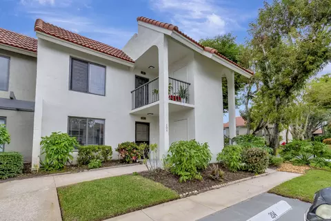 5690 Fairway Park Dr #104, Boynton Beach, FL 33437