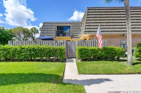 2721 27th Way, West Palm Beach, FL 33407