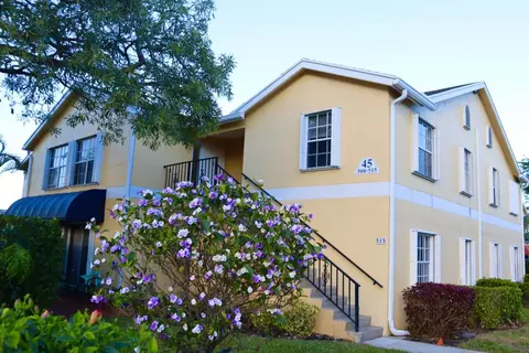 515 Waterside Dr, Hypoluxo, FL 33462