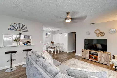 4089 NW Cinnamon Tree Cir, Jensen Beach, FL 34957