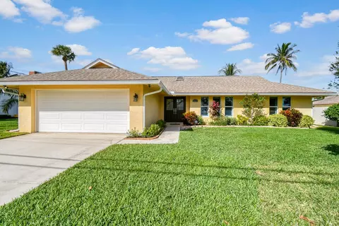 8377 SE Coconut St, Hobe Sound, FL 33455