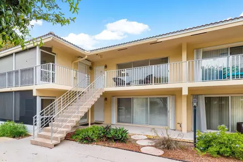 371 SW 8th St #2-B-W, Boca Raton, FL 33432