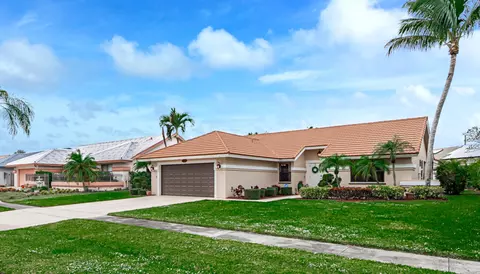 5561 Spring Lake Ter, Boynton Beach, FL 33437