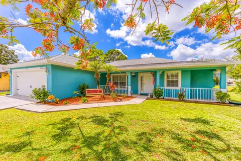 472 SE Seahouse Dr, Port Saint Lucie, FL 34983