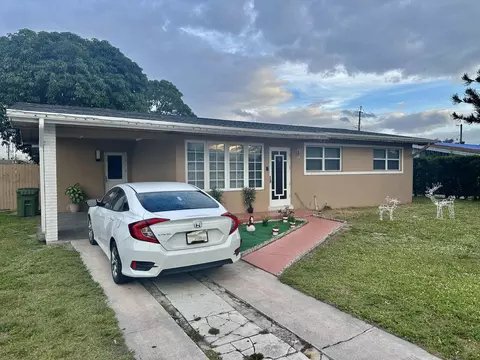 108 San Juan Dr, Palm Springs, FL 33461