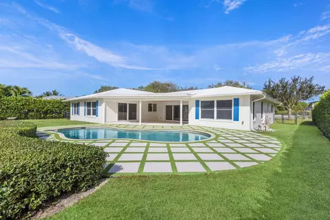 253 Country Club Dr, Tequesta, FL 33469