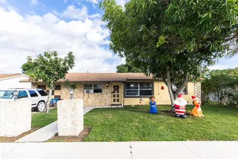 620 W 36th St, Riviera Beach, FL 33404