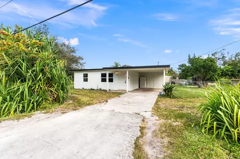 858 Kanner Dr, Fort Pierce, FL 34982