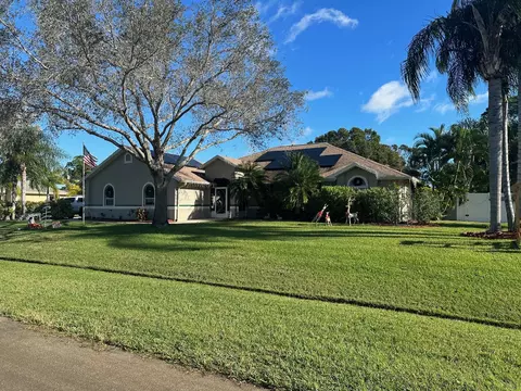 633 NE Horizon Ln, Port Saint Lucie, FL 34983
