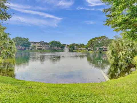 5000 NW 36th St #606, Lauderdale Lakes, FL 33319