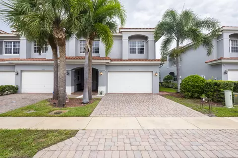 2137 SW Cape Cod Dr, Port Saint Lucie, FL 34953