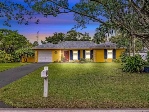 3827 Lowson Blvd, Delray Beach, FL 33445