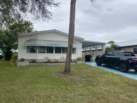 9 Ecuador Way, Fort Pierce, FL 34951