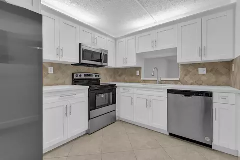2800 Somerset Dr #101J, Lauderdale Lakes, FL 33311