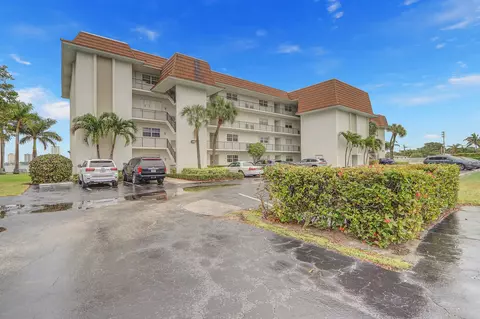 2936 Lake Shore Dr #408, Riviera Beach, FL 33404
