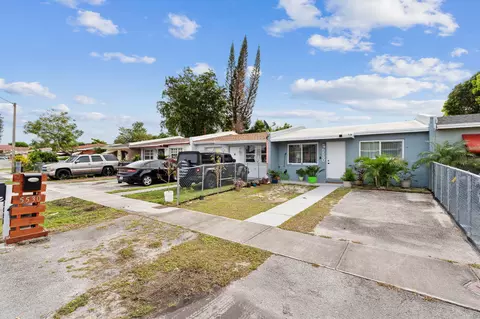 5530 SW 38 St, West Park, FL 33023