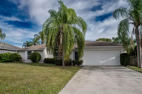 532 SE Nome Dr, Port Saint Lucie, FL 34984