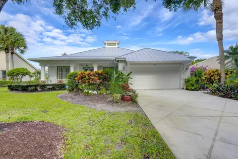 7977 SE Mammoth Dr, Hobe Sound, FL 33455